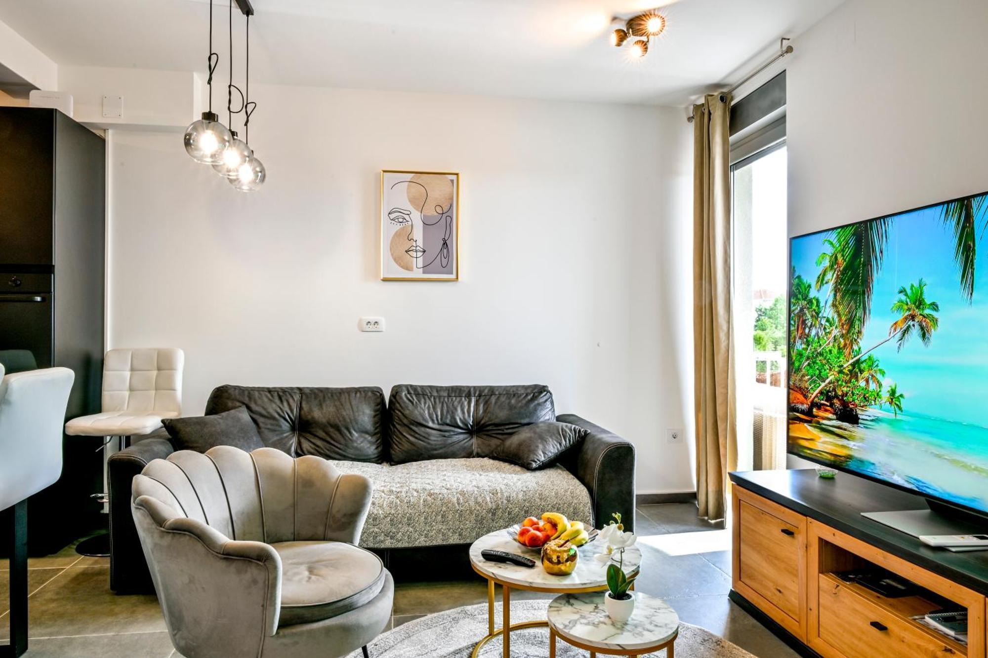 Lu Apartment *
